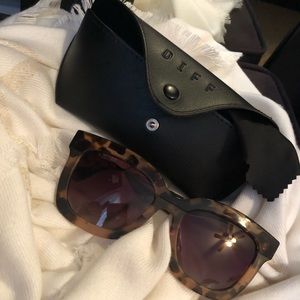 DIFF Carson Leopard print sunglasses